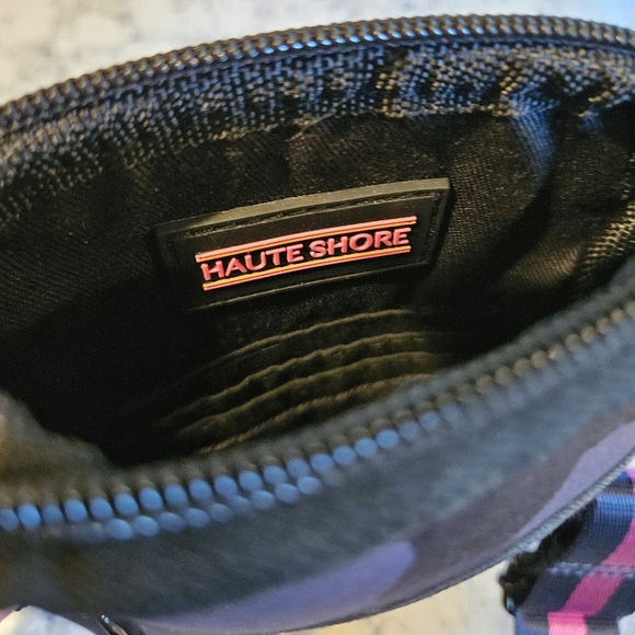 HAUTE SHORE/Casey Epic Neoprene Crossbody Bag - Picture 3 of 3